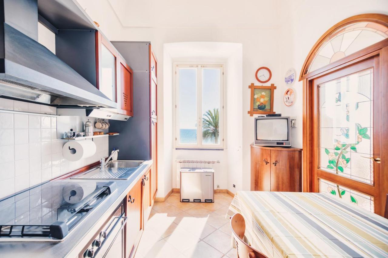 Appartamento Fronte Mare A Ospedaletti By Wonderful Italy Экстерьер фото